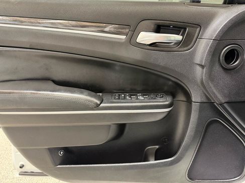 Used 2019 Chrysler 300 Touring w/ Sport Appearance Package RWD image 12