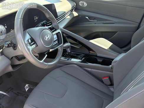 Used 2025 Hyundai Elantra SEL FWD image 14