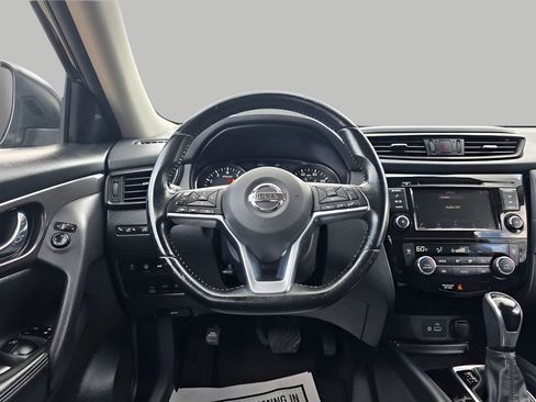 Used 2020 Nissan Rogue SV image 19