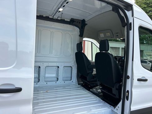New 2025 Ford Transit 250 148 Medium Roof image 24