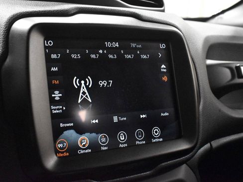 Used 2021 Jeep Renegade Latitude AWD/4WD image 17