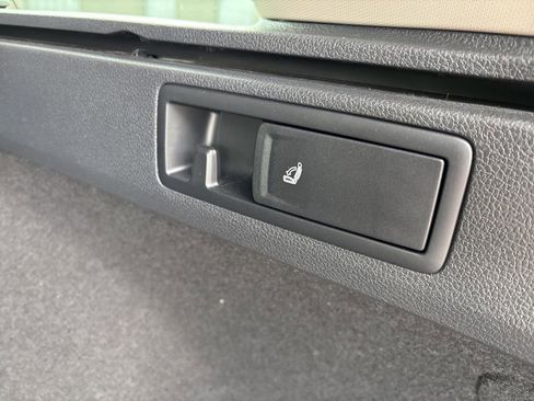 Used 2017 Volkswagen Golf S AWD/4WD image 25