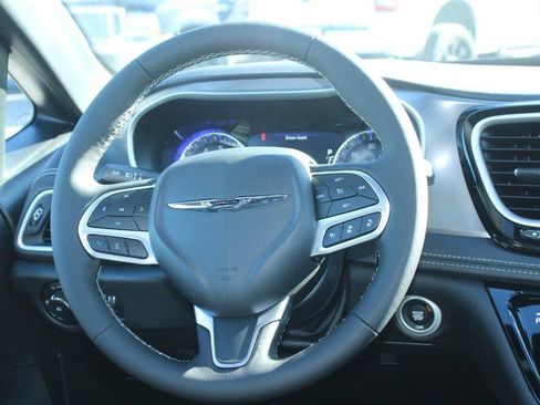 New 2026 Chrysler Pacifica Select image 6