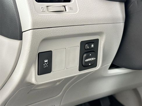 Used 2013 Toyota Corolla LE FWD image 14