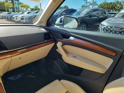 Used 2021 Audi Q5 Prestige w/ Prestige Package image 14