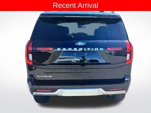 Used 2025 Ford Expedition Platinum w/ Driver's Package AWD/4WD image 5