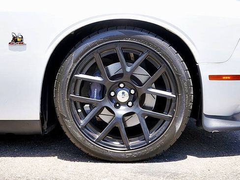 Used 2015 Dodge Challenger R/T Scat Pack w/ Scat Pack Appearance Package RWD image 15