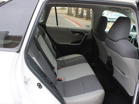 Used 2020 Toyota RAV4 XLE AWD/4WD image 14