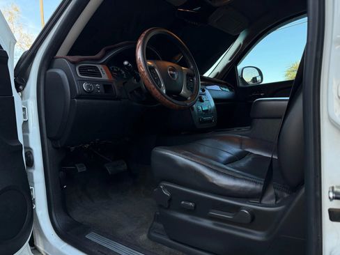 Used 2008 GMC Yukon SLT w/ SLT Preferred Equipment Group image 40