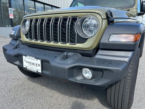 Used 2026 Jeep Wrangler Unlimited Sport AWD/4WD image 9