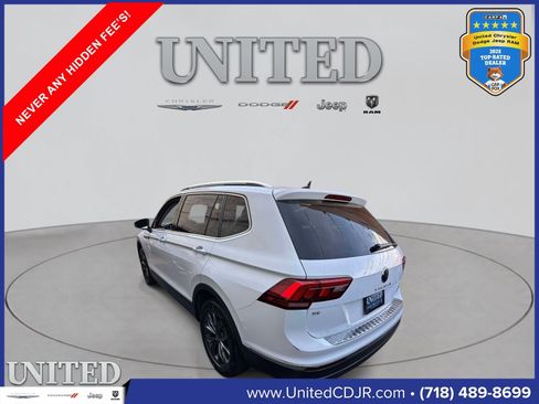 Used 2022 Volkswagen Tiguan SE w/ Panoramic Sunroof Package AWD/4WD image 3