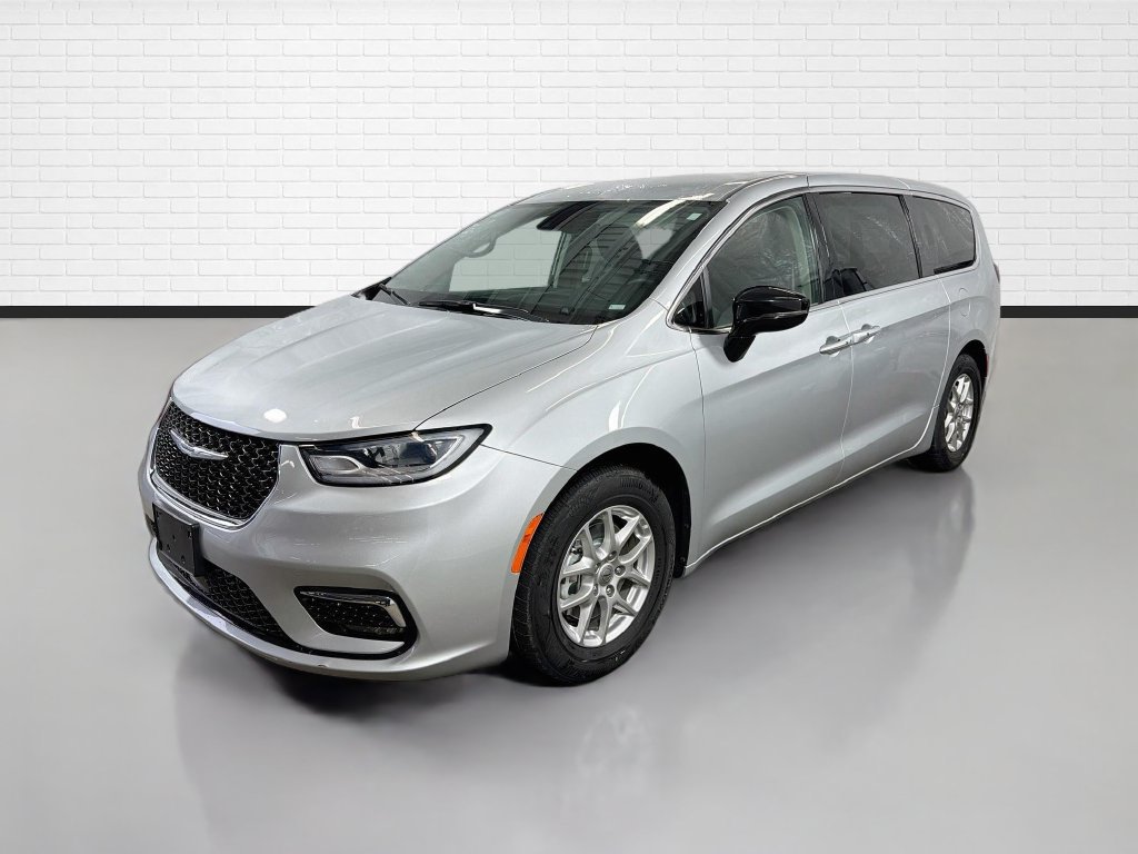 Used 2024 Chrysler Pacifica Touring-L FWD image 5