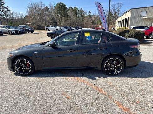 Used 2024 Alfa Romeo Giulia Veloce image 8