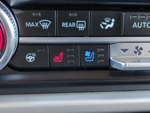 Used 2024 Ford Expedition XLT image 24