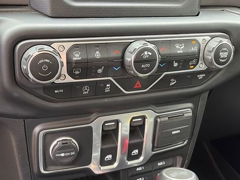 Used 2020 Jeep Wrangler Sport AWD/4WD image 17