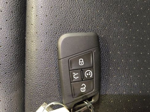 Used 2021 Volkswagen Atlas SEL FWD image 32