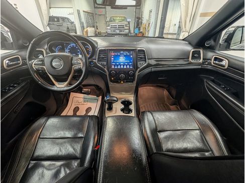 Used 2015 Jeep Grand Cherokee Overland AWD/4WD image 9