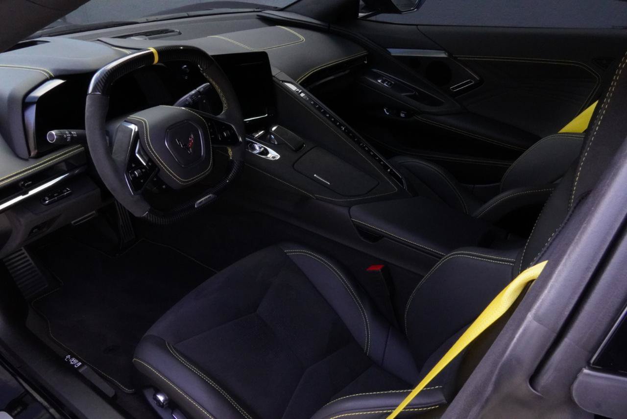 Used 2025 Chevrolet Corvette Z06 w/ Z07 Performance Package RWD image 35