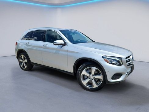 Used 2017 Mercedes-Benz GLC 300 4MATIC image 2