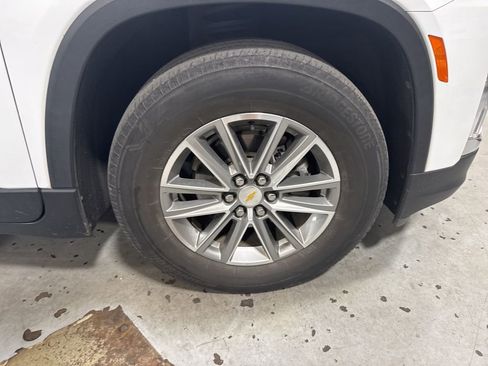 Used 2023 Chevrolet Traverse LT image 7