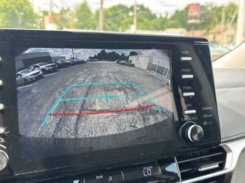 Used 2022 Toyota Sienna XLE FWD image 24
