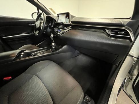 Used 2018 Toyota C-HR XLE FWD image 10