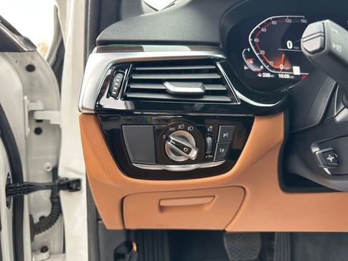 Used 2022 BMW 530i w/ Convenience Package image 21