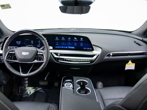 Certified 2025 Cadillac Lyriq Luxury AWD/4WD image 12