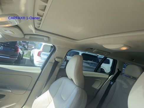 Used 2017 Volvo V60 T5 Cross Country image 17