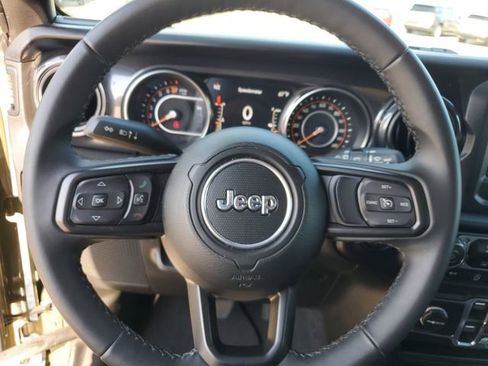 Used 2021 Jeep Wrangler Unlimited Sport AWD/4WD image 16