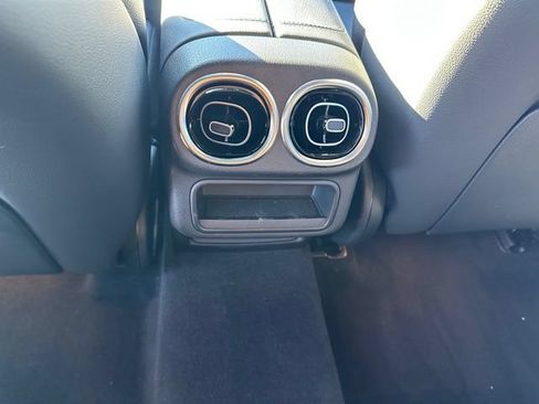 Used 2025 Mercedes-Benz GLC 300 4MATIC w/ AMG Line image 18