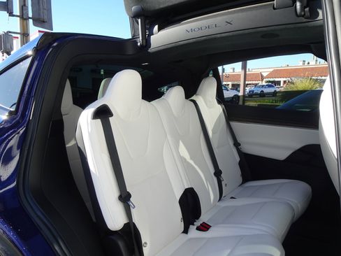Used 2023 Tesla Model X image 18
