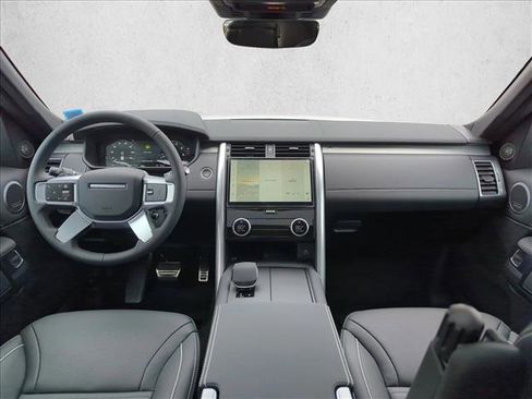 Certified 2024 Land Rover Discovery Dynamic SE image 15