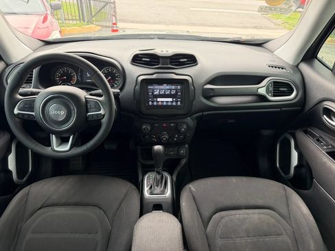 Used 2019 Jeep Renegade Latitude FWD image 7