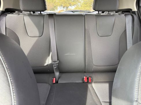 Used 2025 Buick Encore GX Preferred image 38