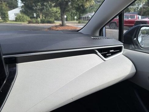 Used 2023 Toyota Corolla LE image 18