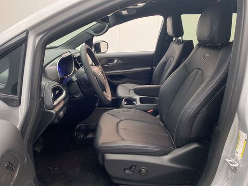 New 2026 Chrysler Pacifica Select w/ S Appearance Package image 13