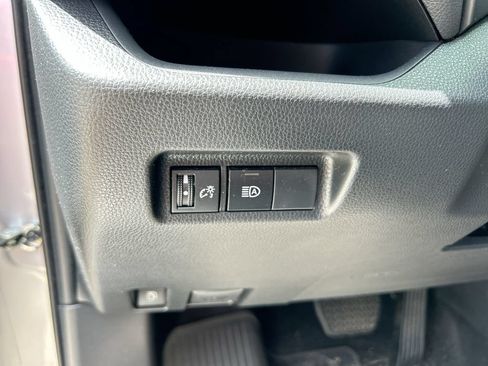 Used 2025 Toyota RAV4 LE AWD/4WD image 13
