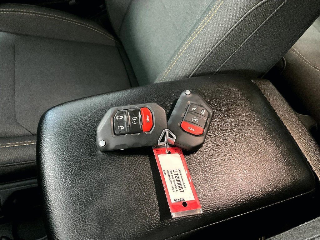 Used 2024 Jeep Wrangler Unlimited w/ Convenience Group AWD/4WD image 30