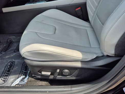 Certified 2023 Hyundai Elantra Limited FWD image 18