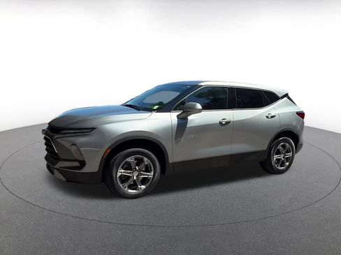 Used 2025 Chevrolet Blazer LT FWD image 6