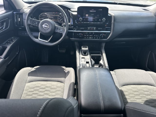 Used 2025 Nissan Pathfinder SV FWD image 15