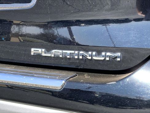 Used 2023 Toyota Highlander Platinum image 10