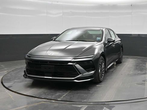 New 2026 Hyundai Sonata Limited FWD image 3