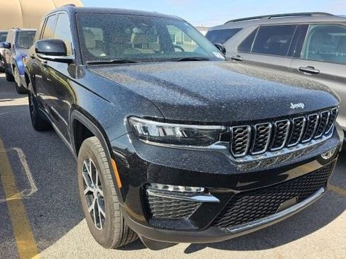 Used 2024 Jeep Grand Cherokee Limited image 2