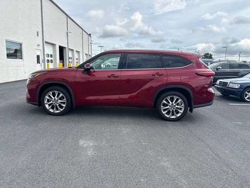 Used 2021 Toyota Highlander Limited AWD/4WD image 3