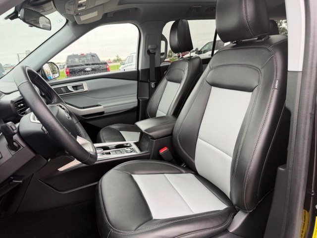 Used 2024 Ford Explorer XLT w/ Equipment Group 202A AWD/4WD image 12