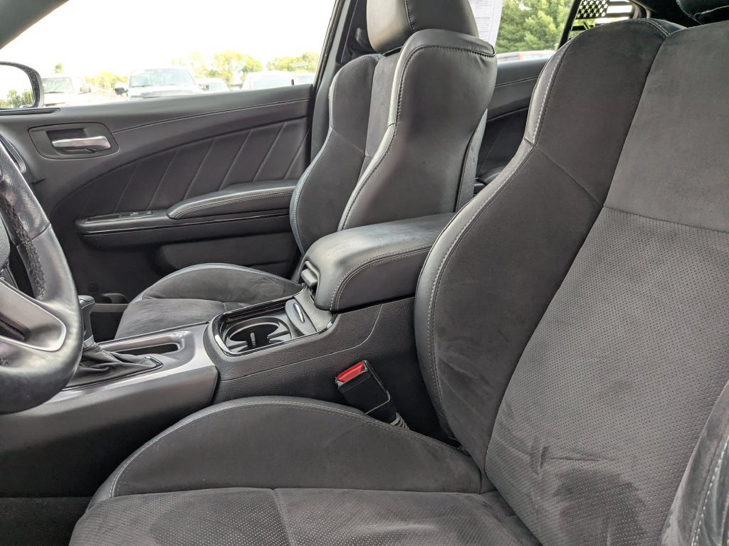 Used 2020 Dodge Charger R/T w/ Plus Group RWD image 31
