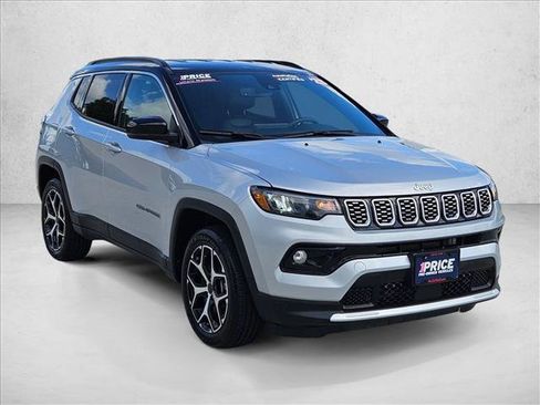 Used 2025 Jeep Compass Limited AWD/4WD image 3