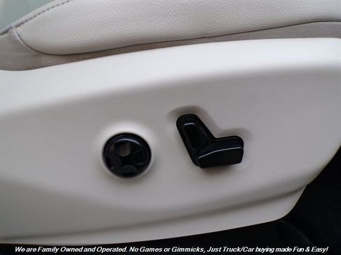 Used 2017 Chrysler Pacifica Touring-L Plus image 33